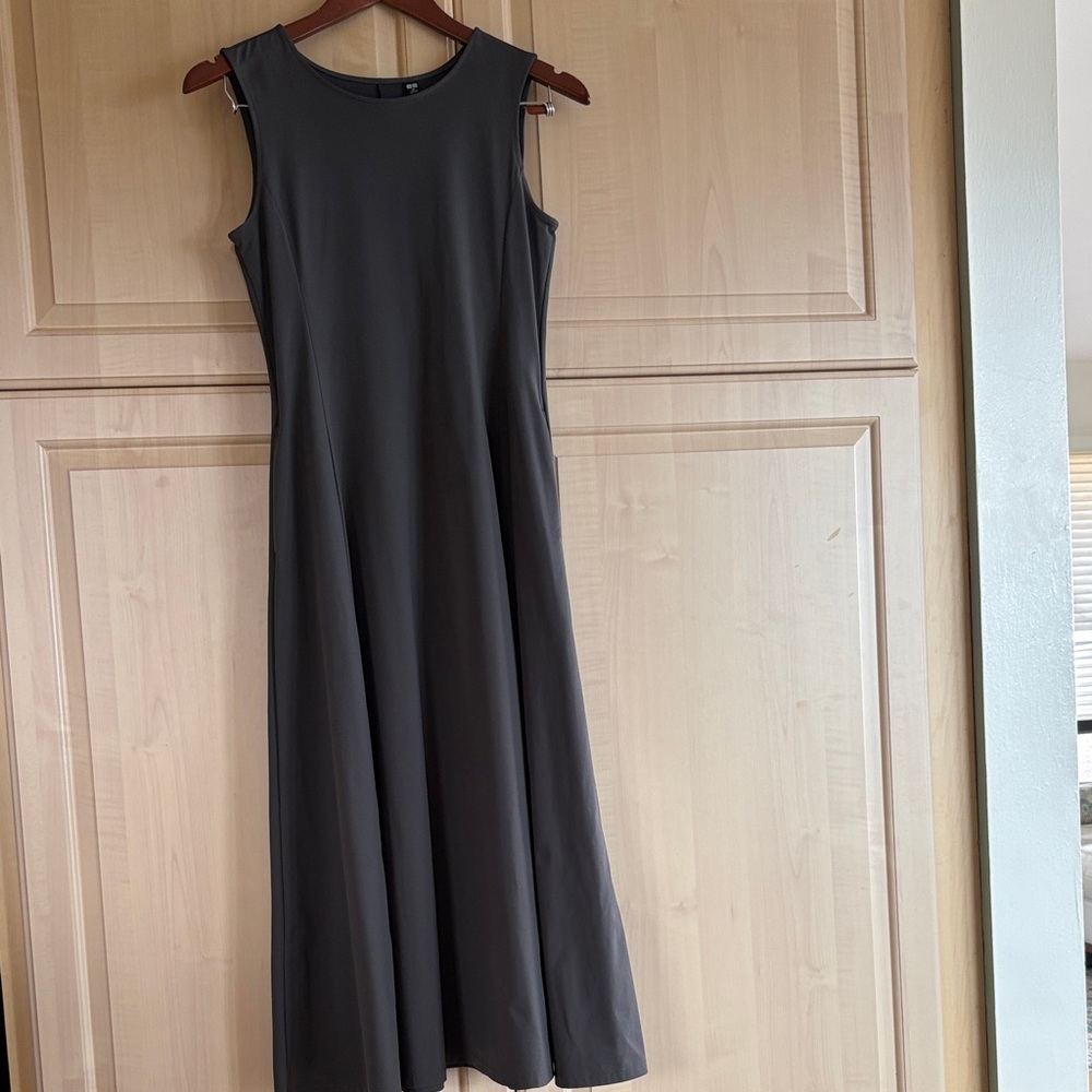 Uniqlo Sleeveless Charcoal Dress